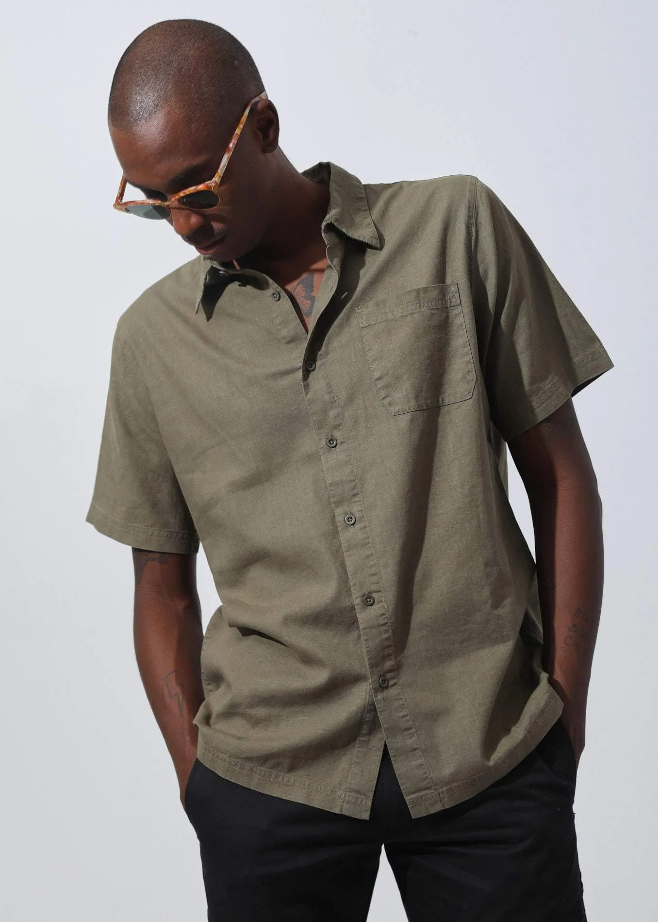 Afends Mens Day To Day - Hemp Short Sleeve Shirt - Burnt Olive