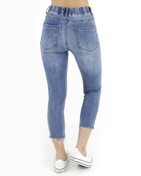 Classic Mid-Rise Pull On Cropped Jegging