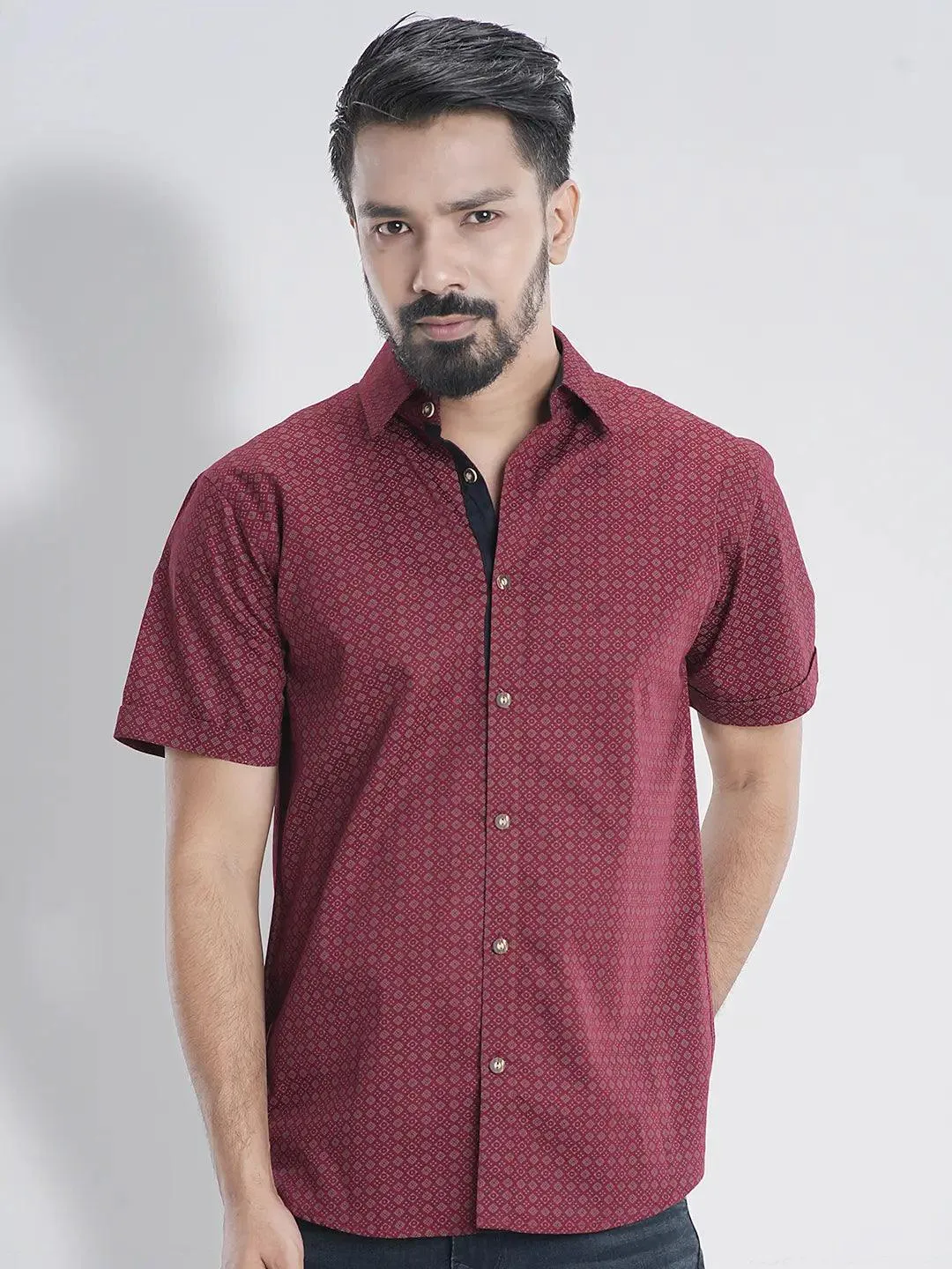 Men's Short Sleeve Casual Shirt in Aeshetic Maroon