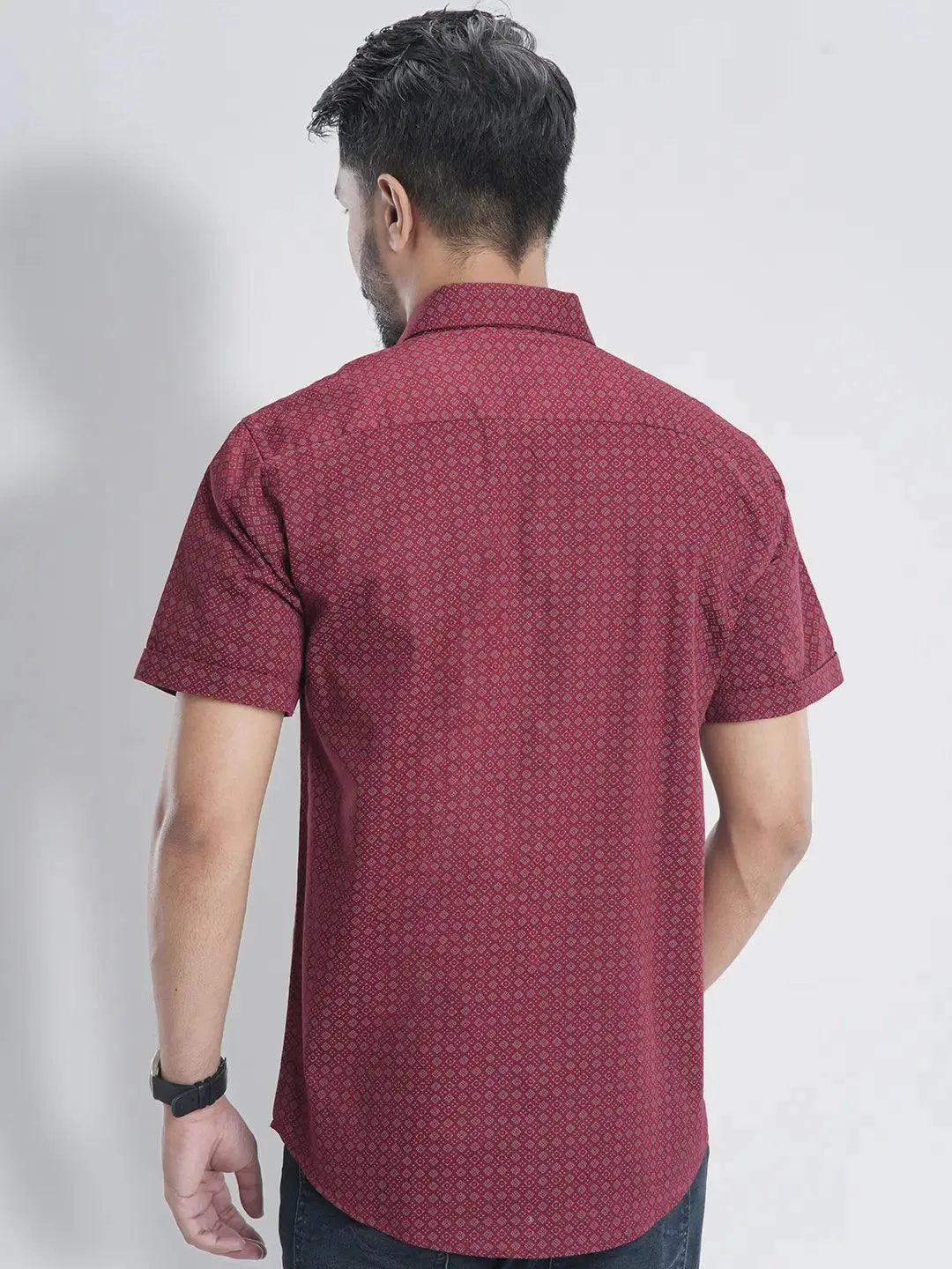 Men's Short Sleeve Casual Shirt in Aeshetic Maroon