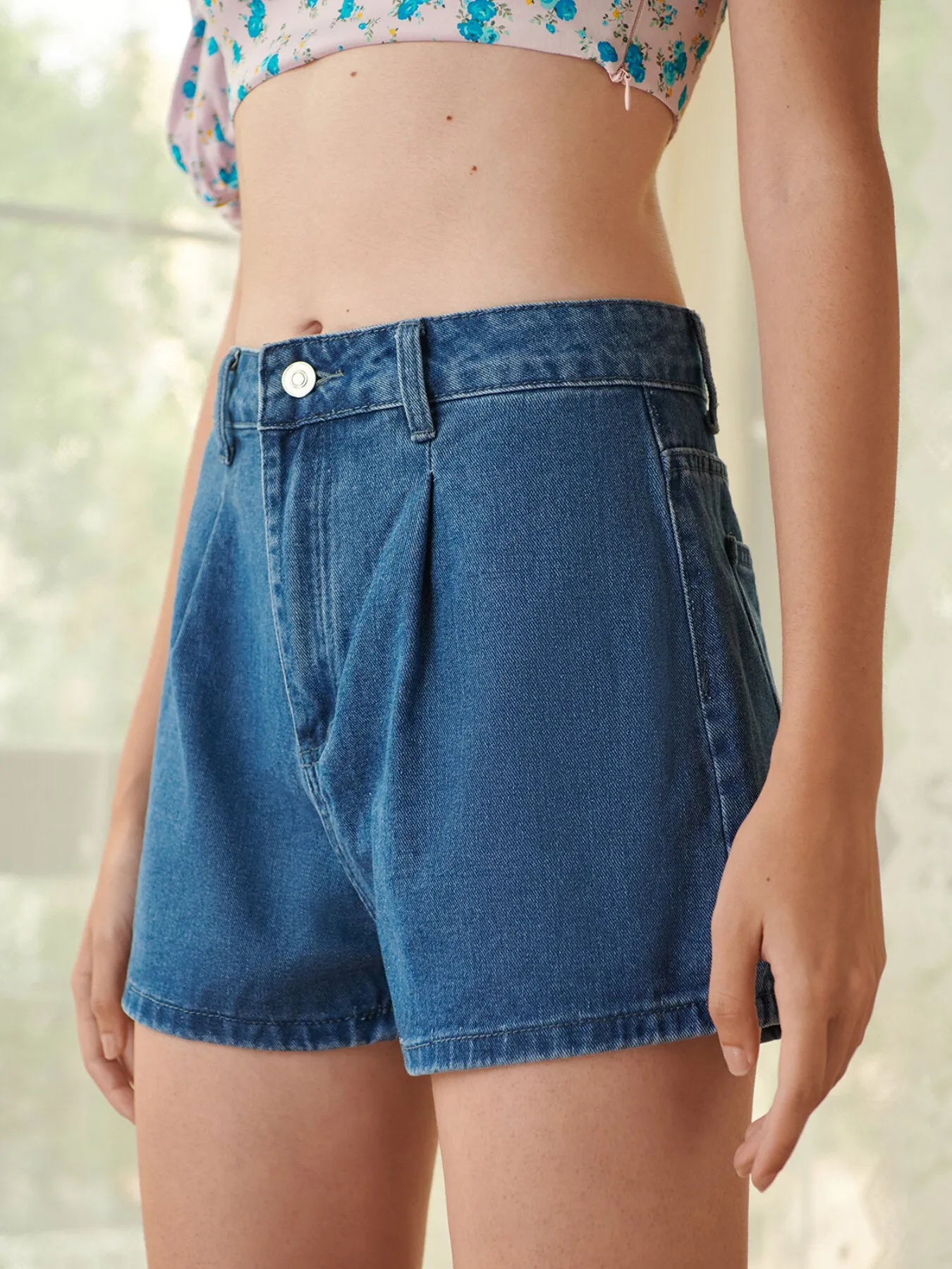 OL Plicated Pocket Back Denim Shorts